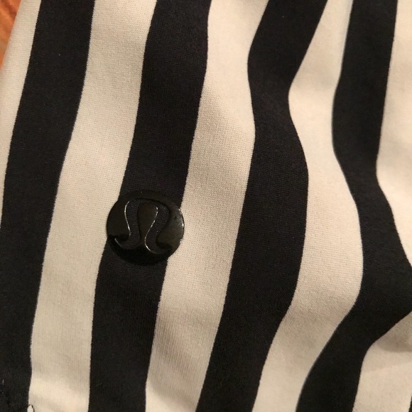 SOLD...Lululemon Hotty hot shorts - Picture 8 of 8